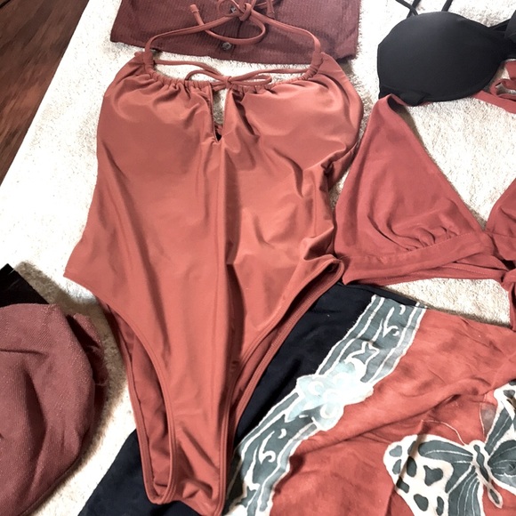 Abercrombie & Fitch Other - Beach 🏝 Bundle Abercrombie, American Eagle, Suede Top, Woden Handle Clutch…